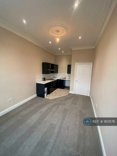 2 Bedroom Flat To Rent In Station Road, Dumbarton, G82