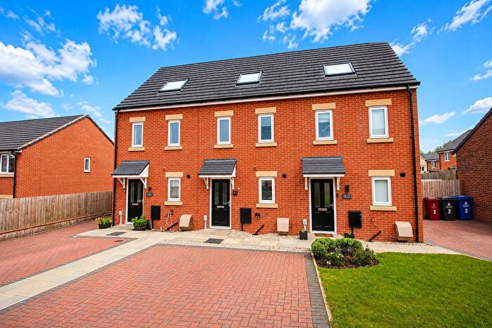 3 Bedroom Town House To Rent In Poppy Drive, Darwen, BB3