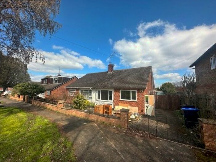 2 Bedroom Bungalow To Rent In Beaufort Drive, Northampton, NN5