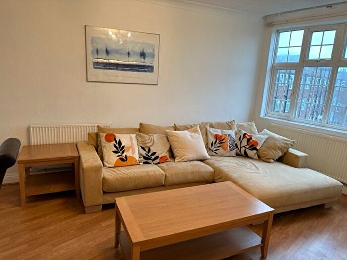 2 Bedroom Flat To Rent In The Burroughs, London, NW4