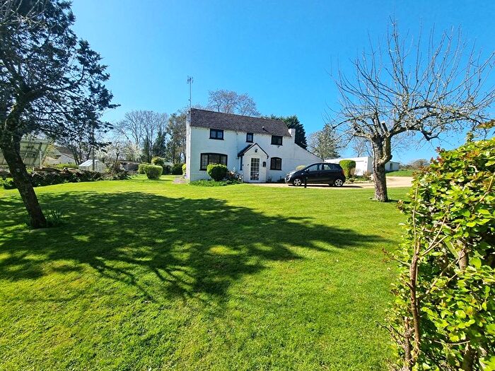 3 Bedroom Detached House For Sale In Love Lyne, Hunt End, Redditch, Worcestershire, B97