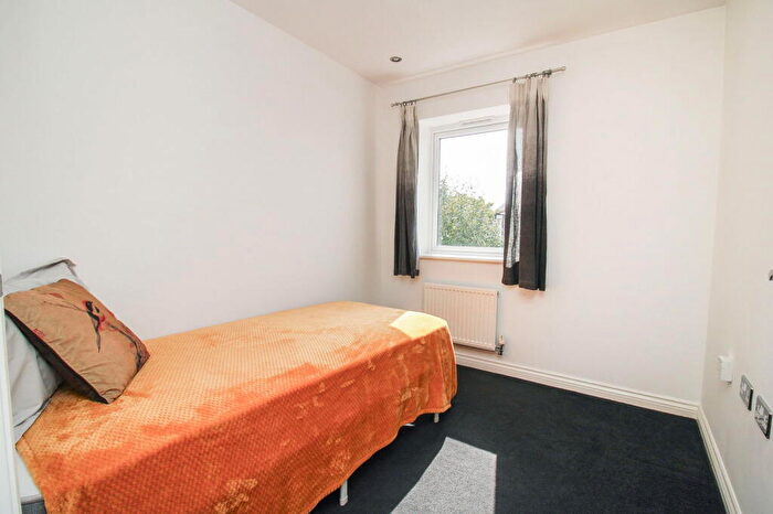 2 Bedroom Coach House For Sale In Kingfisher Road, Portishead, Portishead, Bristol, BS20