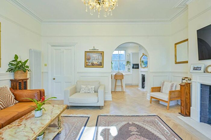 3 Bedroom Maisonette For Sale In Grosevner Road, London, Pimlico, London, SW1V