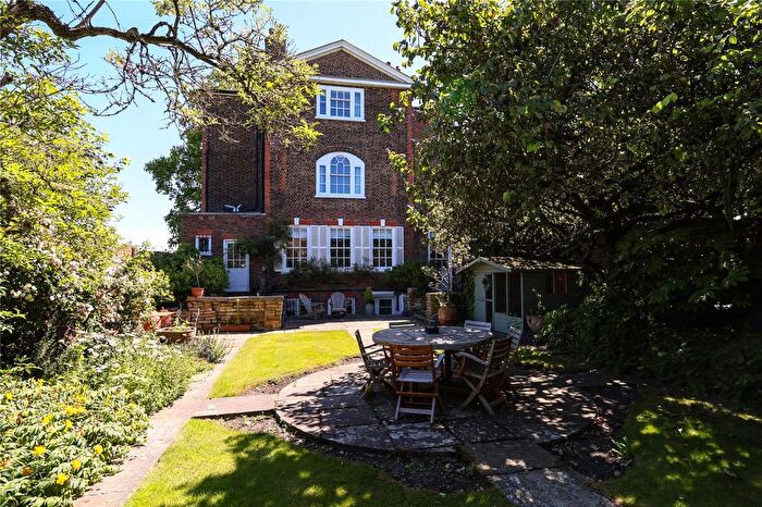 6 Bedroom Detached House To Rent In Hampton Court Road, East Molesey, KT8