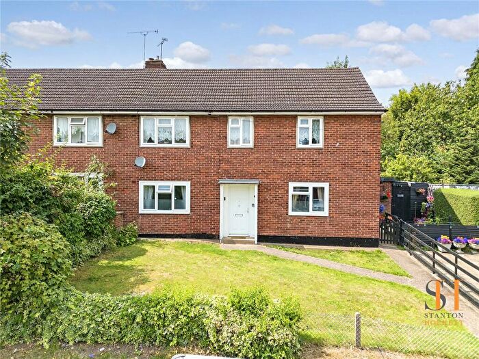 2 Bedroom Maisonette To Rent In Gatwick View, Billericay, Essex, CM12