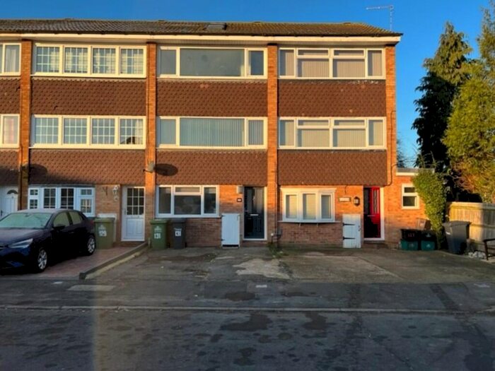 3 Bedroom Terraced House To Rent In Caxton Road, Hoddesdon, EN11