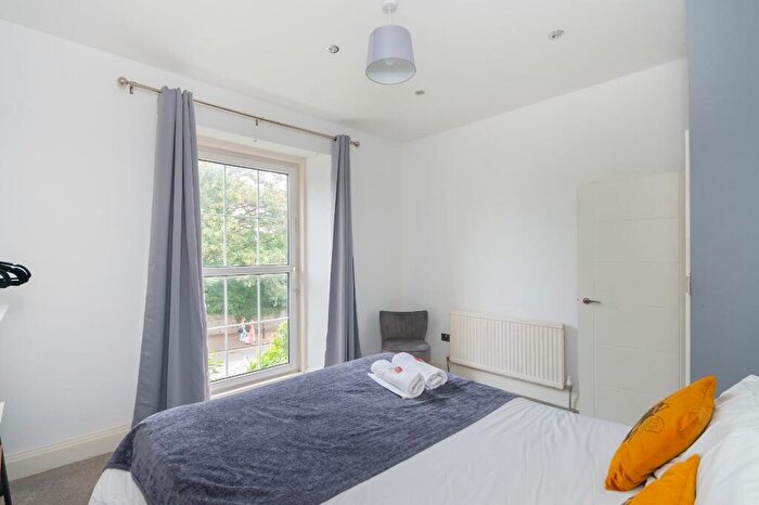 2 Bedroom Flat For Sale In Cotham Road, Cotham, BS6