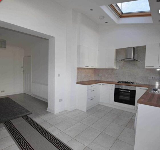 4 Bedroom Terraced House To Rent In Tiverton Road, Edgware, HA8