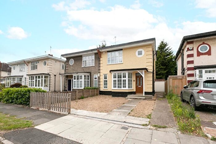 3 Bedroom Semi Detached House For Sale In Park Crescent, Enfield, EN2
