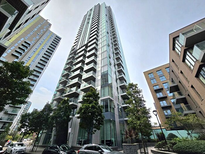 3 Bedroom Flat To Rent In Nine Elms Lane, Nine Elms, SW8