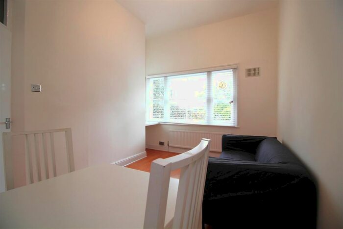 1 Bedroom Flat To Rent In Evington Road, Near Victoria Park, Leicester, LE2