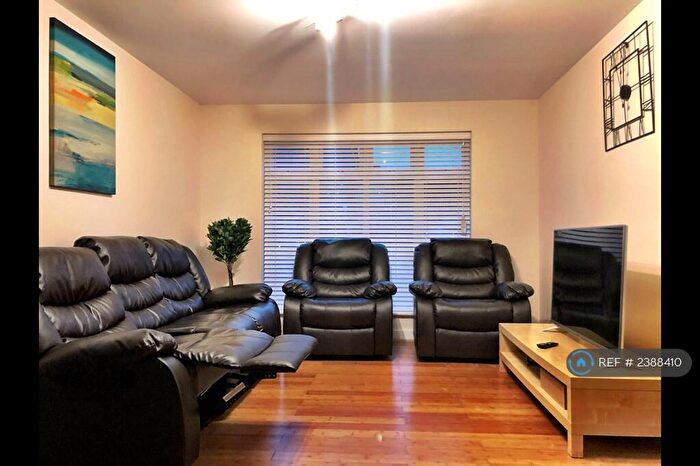 2 Bedroom Flat To Rent In Jarman Court, Woking, GU21