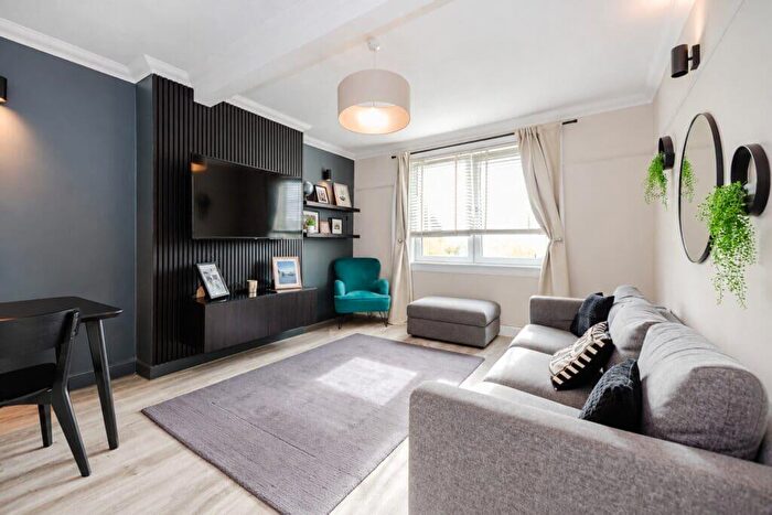 2 Bedroom Flat To Rent In L Prestonfield Terrace, Edinburgh, EH16