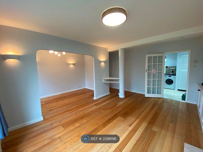 2 Bedroom Flat To Rent In Ascot House, London, SE26