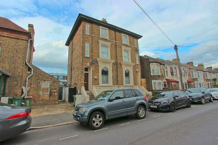 2 Bedroom Flat To Rent In St. Georges Road, London, E7