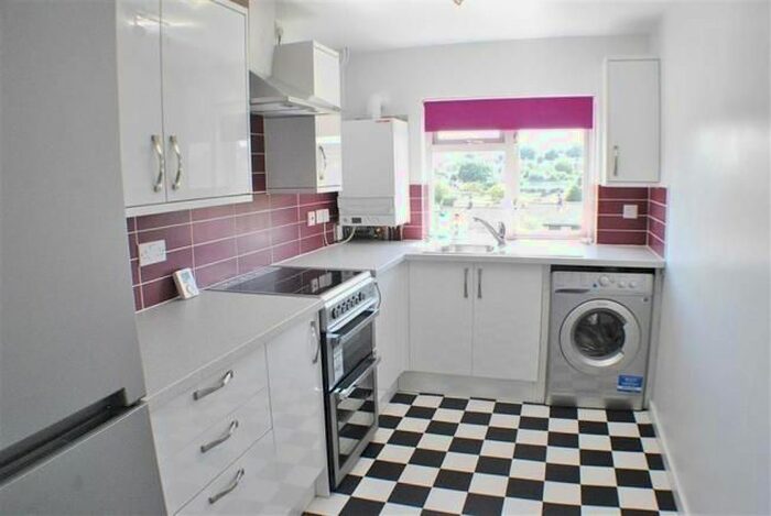 2 Bedroom Flat To Rent In Barrington Close, Bristol BS15