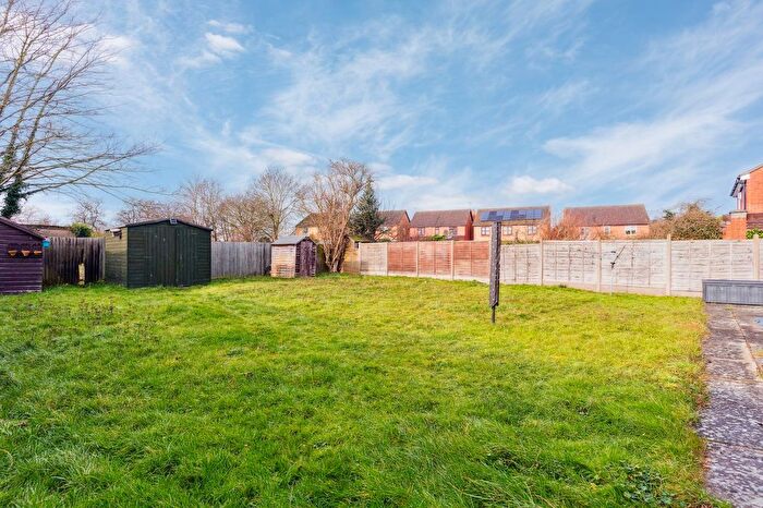 2 Bedroom Flat For Sale In Old Hale Way, Hitchin, SG5