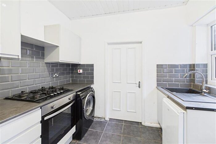 2 Bedroom Flat To Rent In Fairfield Road, Jesmond, Newcastle Upon Tyne, NE2