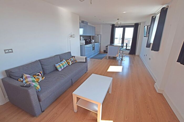 2 Bedroom Flat To Rent In The Water Quater, Galleon Way, Cardiff, CF10