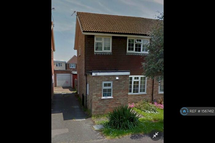 4 Bedroom Semi-Detached House To Rent In Southway, Guildford, GU2