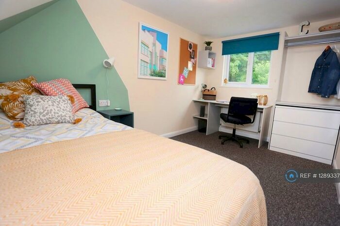 6 Bedroom Detached House To Rent In Manton Road, Brighton, BN2