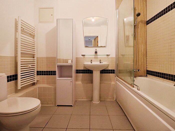 1 Bedroom Flat For Sale In Landmark Place, Cardiff, CF10