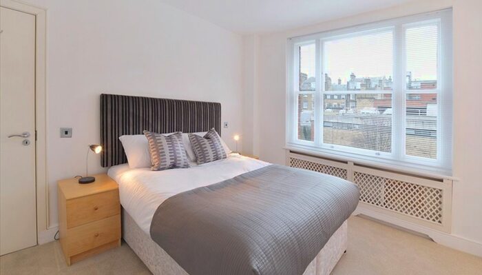 1 Bedroom Flat To Rent In Hill Street, London, W1J