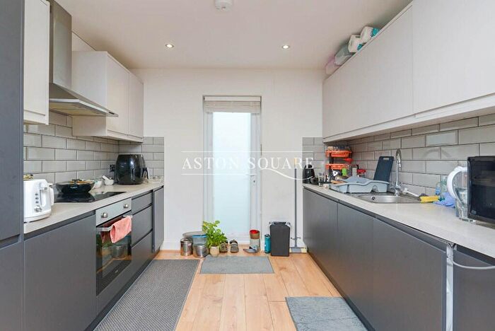 2 Bedroom Flat To Rent In Plantagenet Road, Barnet, North London, EN5