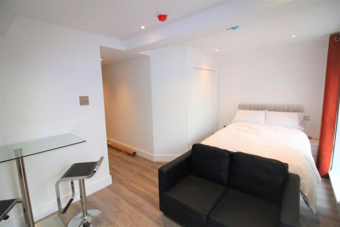 Studio To Rent In Park Street, Surrey, GU15