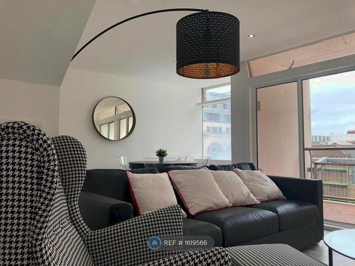 2 Bedroom Flat To Rent In Centre Point House, London, WC2H