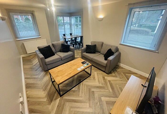 5 Bedroom Flat To Rent In Opal Court, Moseley Road, Manchester, Greater Manchester, M14