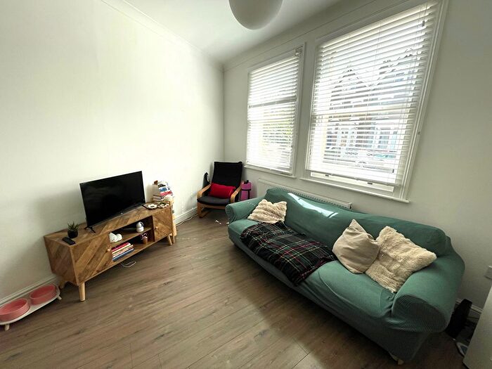 3 Bedroom Flat To Rent In Beatrice Road, Finsbury Park, N4