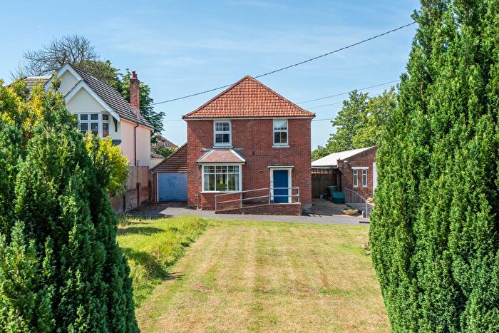 4 Bedroom Detached House For Sale In Station Road, Netley Abbey, SO31