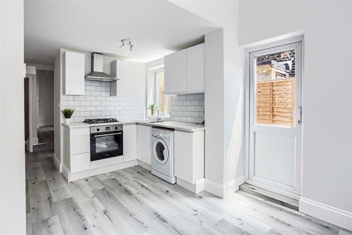 1 Bedroom Flat For Sale In Russell Road, Leyton, London, E10