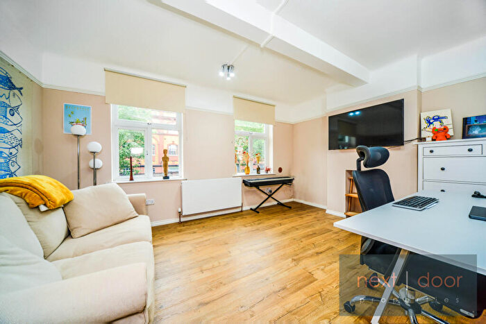 1 Bedroom Apartment To Rent In Camberwell New Road, Oval-Camberwell, SE5