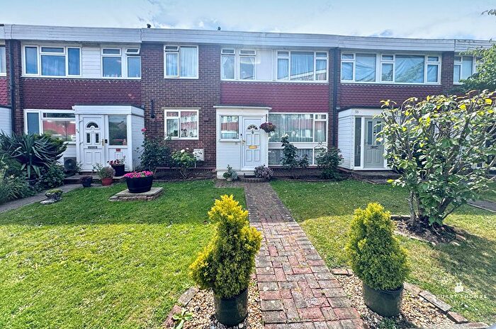 4 Bedroom Terraced House For Sale In Templewood Court, Hadleigh, Essex, SS7