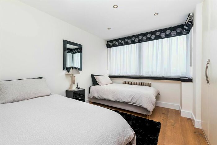 2 Bedroom Flat To Rent In Porchester Place, Hyde Park, London, W2