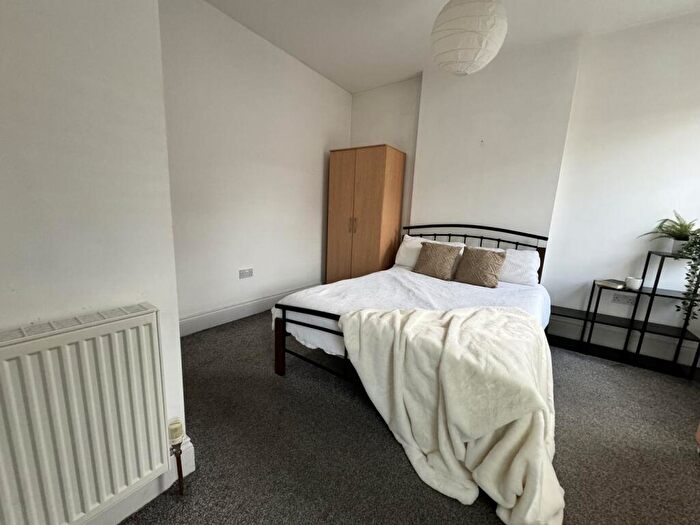 7 Bedroom Flat To Rent In High Street, Birmingham, B17