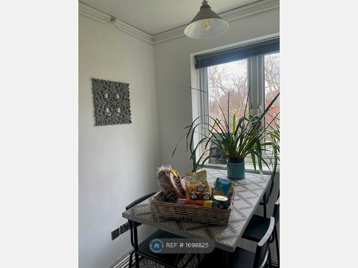 3 Bedroom Flat To Rent In Second Floor, London, N5