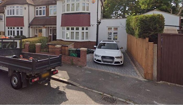 4 Bedroom Semi-Detached House To Rent In Sewardstone Gardens, London, E4