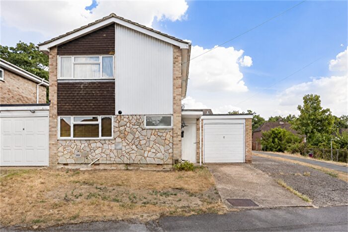4 Bedroom Link Detached House For Sale In Stuart Close, Emmer Green, Reading, RG4