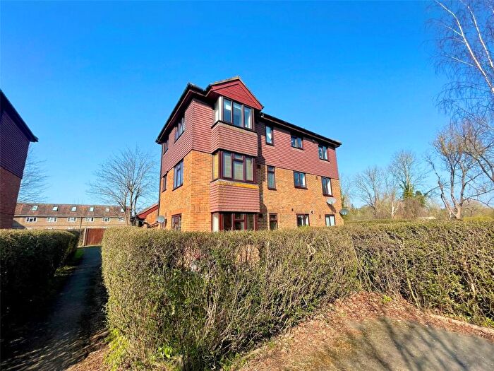 Studio To Rent In Willow Court, Skipton Way, Horley, Surrey, RH6