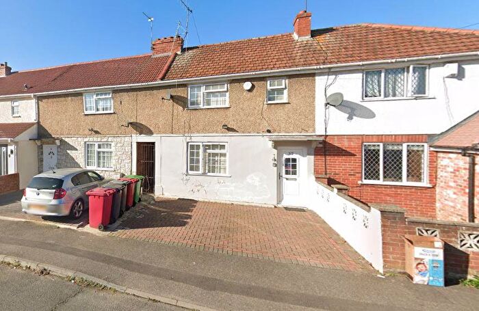 3 Bedroom House To Rent In Hatton Avenue, Slough, SL2