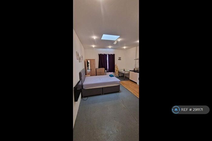 Studio To Rent In Nicholls St, West Bromwich, B70
