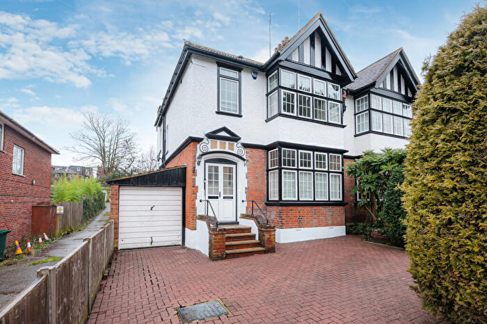 4 Bedroom House For Sale In Capel Road, Barnet, EN4