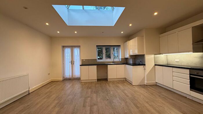 5 Bedroom Semi-Detached House To Rent In Lansdowne Road, Ilford Essex, IG3