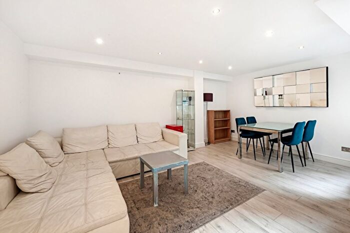 2 Bedroom Flat For Sale In Kensington Gardens Square, Westbourne Park, W2