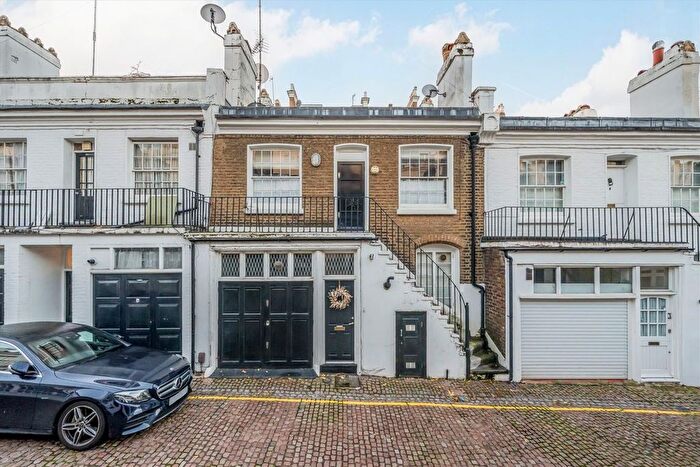 3 Bedroom Property To Rent In Holland Park Mews, Notting Hill, W11