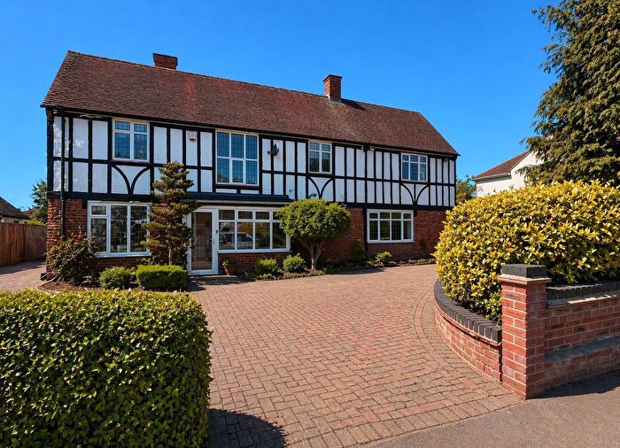 5 Bedroom Detached House For Sale In Tees Drive, Noak Hill, Romford, RM3