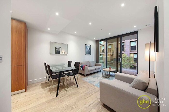 1 Bedroom Flat For Sale In , Piazza Walk, Tower Hamlets, London, E1